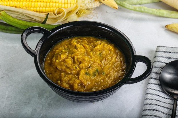 Cuisine végétalienne soupe indienne daal