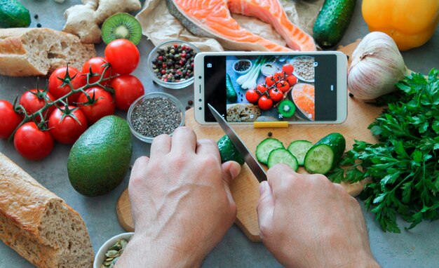 Cuisiner des aliments en ligne ou apprendre à préparer des plats