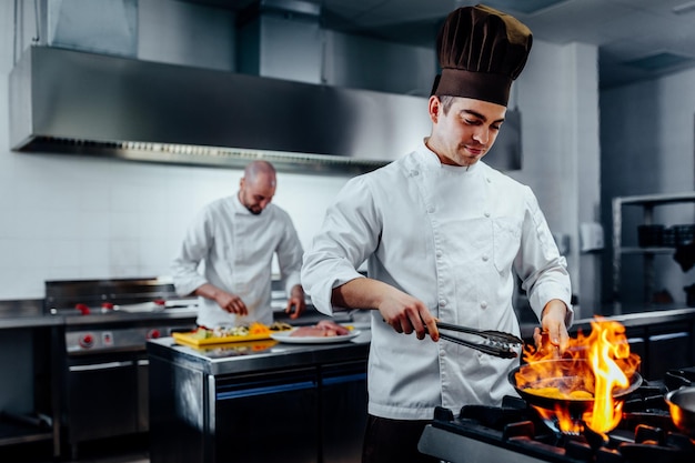 Cuisiner avec le feu