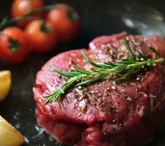 Cuisiner une idée de recette de photographie de steaks