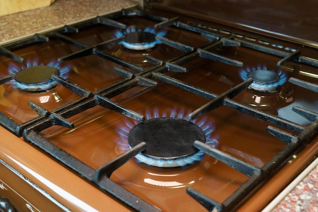 Cuisinière à gaz de cuisine et brûleurs à gaz avec concept de marché du gaz naturel à flamme bleue