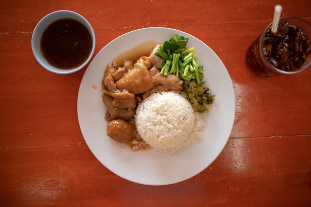 Cuisse de porc à la thaïlandaise sur riz