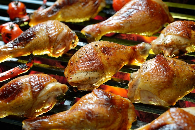 Cuisse de poulet grillé sur le grill