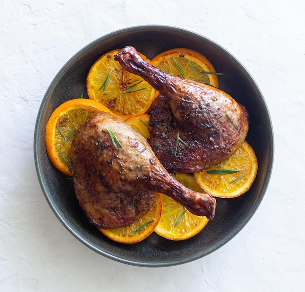 Cuisses de canard au four avec oranges et romarin Style rustique