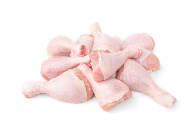 Cuisses de poulet cru isolés sur blanc