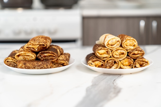 Cuisson des crêpes farcies à la viande