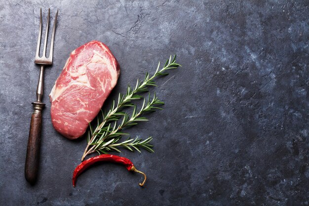 Cuisson du steak de boeuf cru