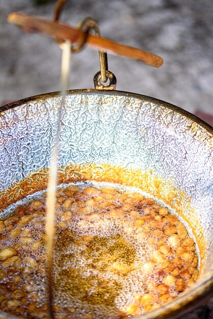 Cuisson de la graisse de canard ou d'oie hachée