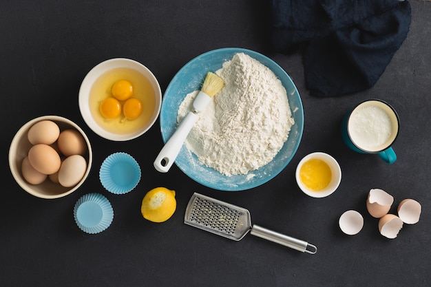 Cuisson des ingrédients pour la cuisson des muffins