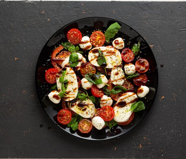 Cuisson et ingrédients pour la salade caprese