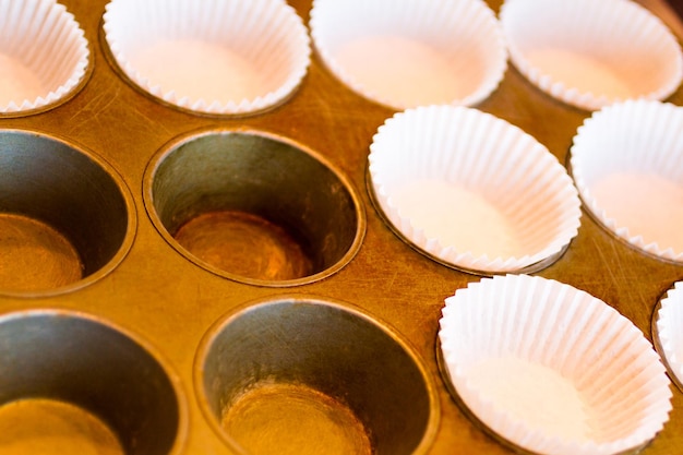 Cuisson de petits gâteaux à l'école de cuisine.