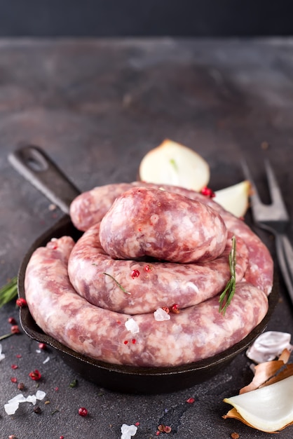 Cuisson des saucisses italiennes