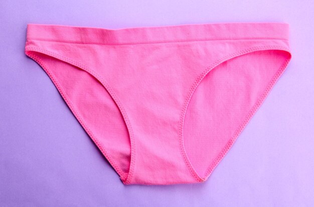 Culotte de femme sur fond clair