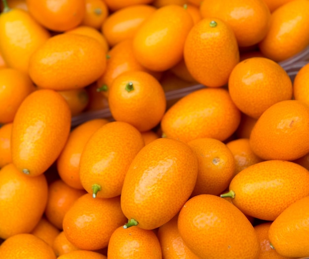 Cumquats sur le marché idéal pour les fonds