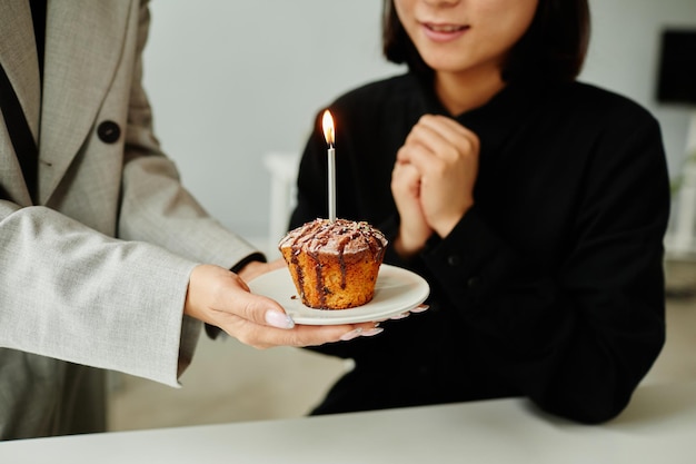 Cupcake d'anniversaire avec bougie