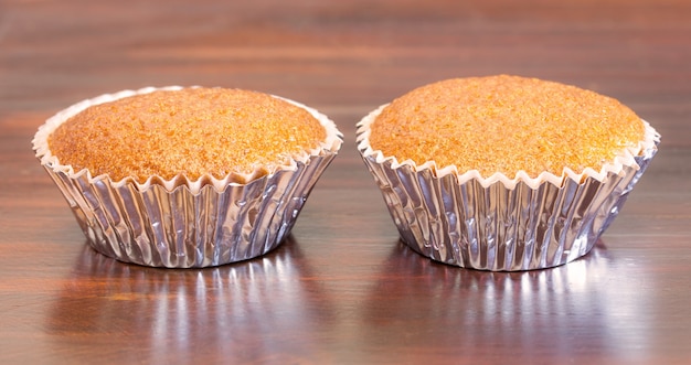 Cupcake à la banane sur table en bois