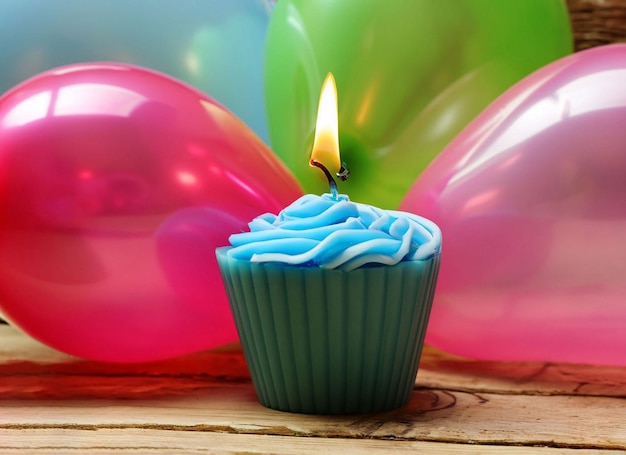 Photo un cupcake avec une bougie bleue devant des ballons et des ballons.