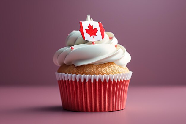 Un cupcake avec une feuille d'érable dessus