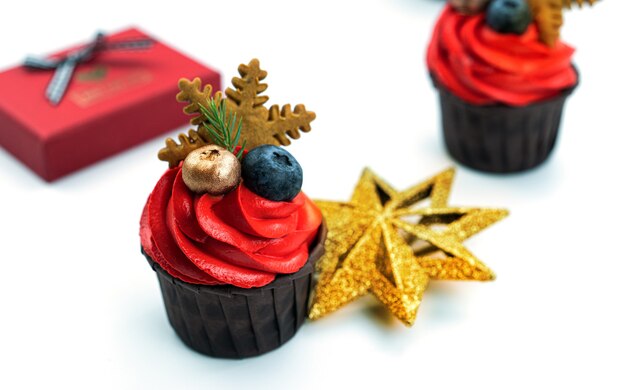 Cupcake de Noël avec crème au beurre rouge