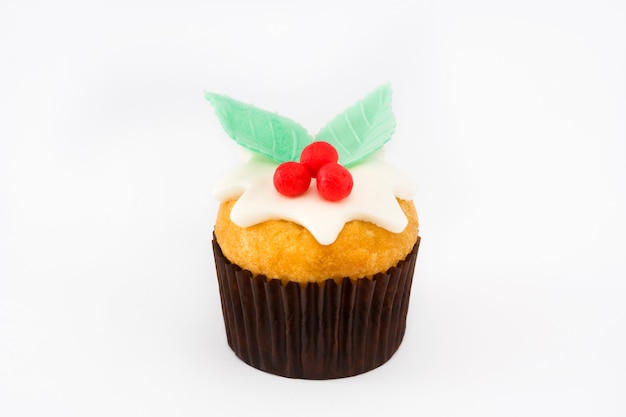 Cupcake de Noël isolé sur fond blanc