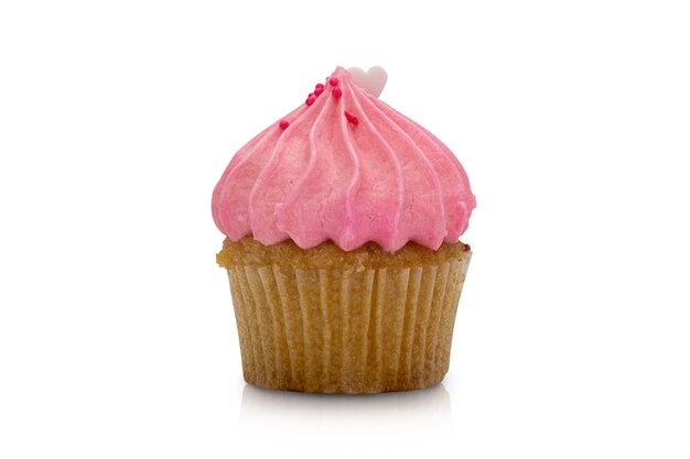 Un cupcake rose sur fond blanc