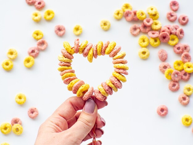 Cupcake toppers à base de céréales en forme d'anneau froot pour la Saint Valentin