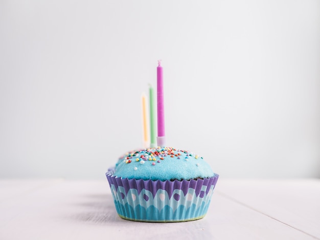 Cupcakes de fête avec des bougies