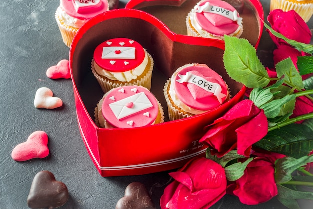 Cupcakes Roses Et Rouges Pour La Saint Valentin