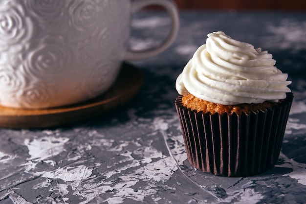 Cupcakes avec des tasses de café.