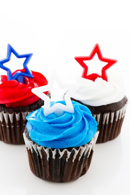 Photo cupcakes de vacances patriotiques décorés d'étoiles.