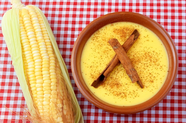 Curau, crème de maïs sucré et dessert typique de la cuisine brésilienne