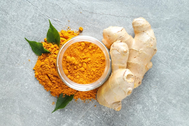 Curcuma d'assaisonnement parfumé l'un des principaux ingrédients du curry indien