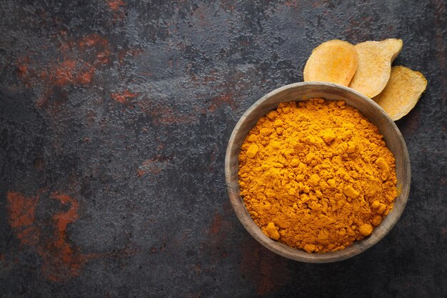 Curcuma d'assaisonnement parfumé l'un des principaux ingrédients du curry indien