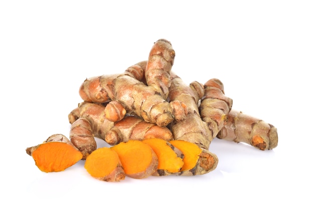 Curcuma isolé sur fond blanc.