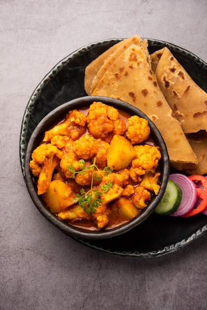 Curry Aloo Gobi Masala avec Chapati ou paratha