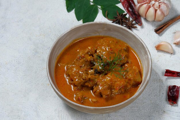 curry de mouton épicé et délicieux de la cuisine indienne