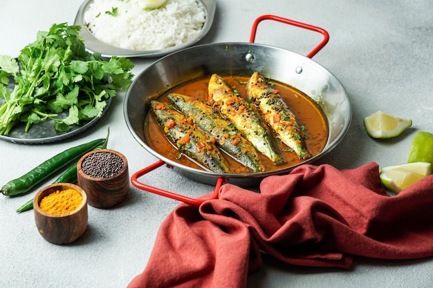 Curry de poisson à l'indienne, sardine sauce moutarde