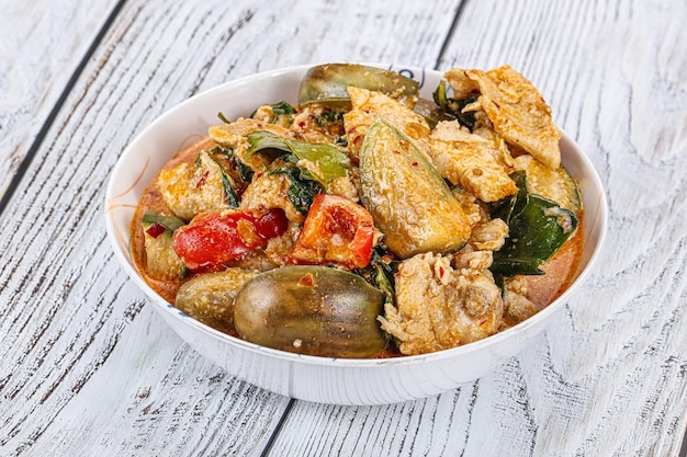 Photo curry rouge épicé thaïlandais avec du poulet