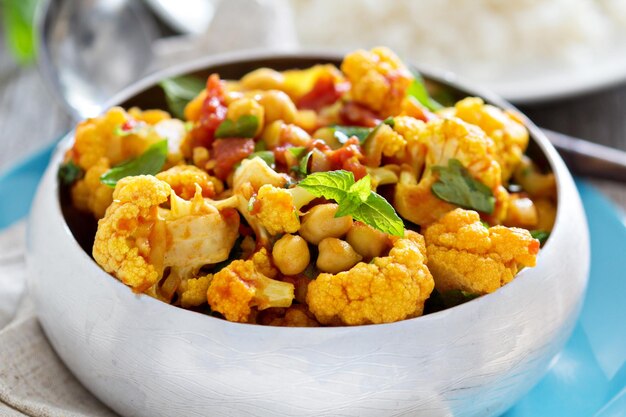 Curry végétalien aux pois chiches et légumes