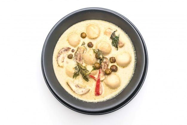 curry vert avec boule de poisson