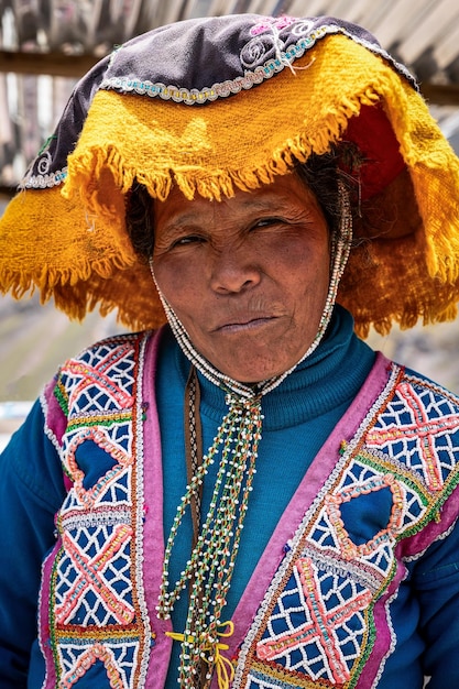 CuscoPeru 11102023 Portrait d'une femme péruvienne en vêtements traditionnels