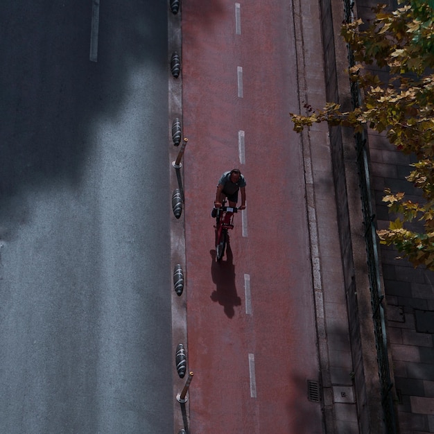 Cycliste dans la rue, mode de transport à vélo dans la ville de Bilbao, Espagne