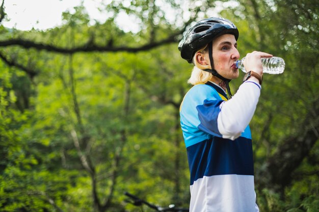 Cycliste, eau potable, bouteille