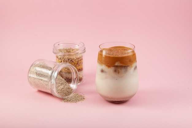 Dalgona Misugaru Latte Boisson coréenne à base de lait en poudre multigrains torréfié et de café