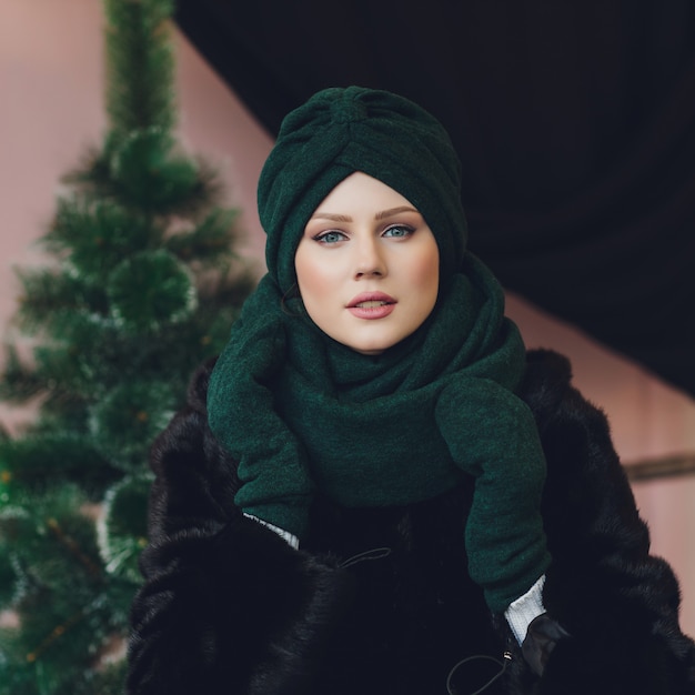 Dame arabe portant un bonnet de laine