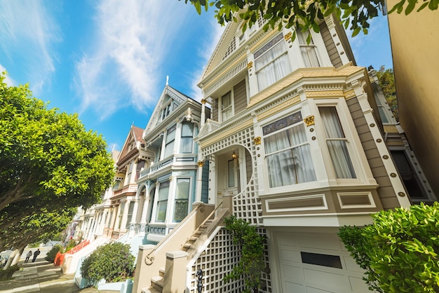 Des dames peintes de renommée mondiale à San Francisco, en Californie.