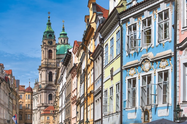 Dans le quartier coloré de Mala Strana à Prague