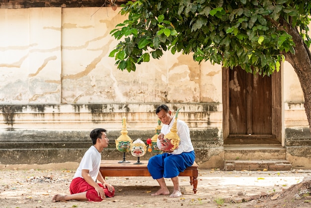 Danse thaïlandaise dans le masque traditionnel du Ramayana