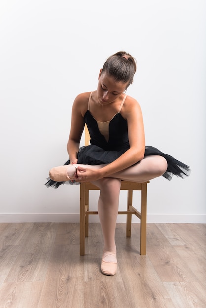 Danseur de ballerine belle fille en studio