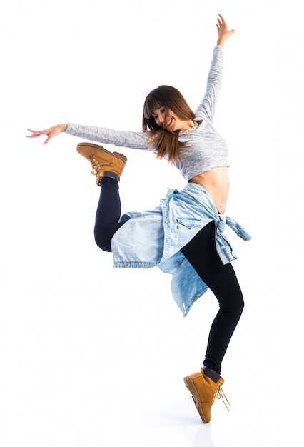 Danseur posant sur fond blanc